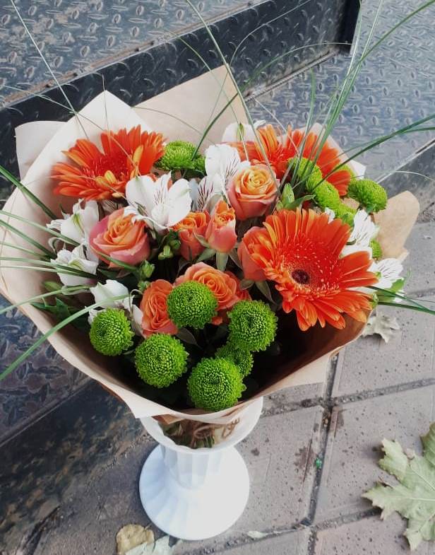 Букет цветов из: Герберы, Хризантемы, Альстромерии и Розы в Калачинске