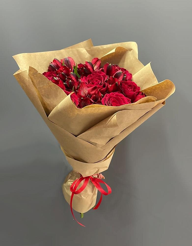 Букет цветов из: Альстромерии и Розы в Калачинске