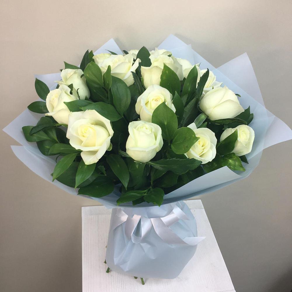 Букет 15 Белых роз Проуд в Калачинске