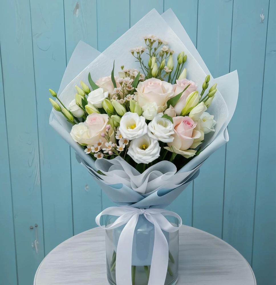 Букет цветов из: Розы и Лизиантусы в Калачинске