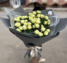 Букет Белые кустовые розы Солинеро в Калачинске