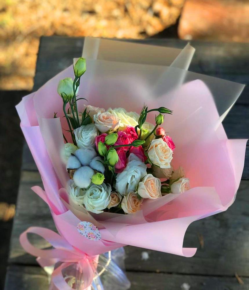 Букет цветов из: Розы и Лизиантусы в Калачинске