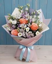 Букет цветов из:  Лизиантусы, Розы, Альстромерии и Гипсофила в Калачинске