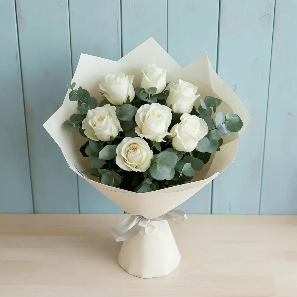Букет Белые розы в Эвкалипте в Калачинске