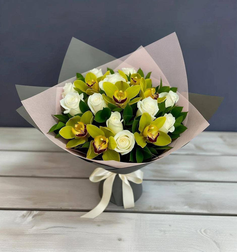 Букет цветов из: Орхидеи и Розы в Калачинске