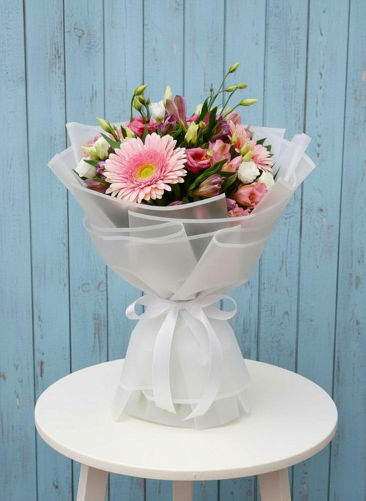 Букет цветов из: Герберы, Альстромерии и Лизиантусы в Калачинске