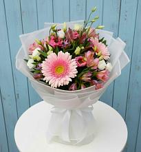 Букет цветов из:  Герберы, Альстромерии и Лизиантусы в Калачинске