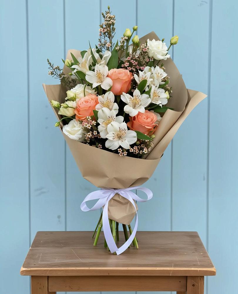 Букет цветов из: Альстромерии, Лизиантусы, Розы и Хризантемы в Калачинске