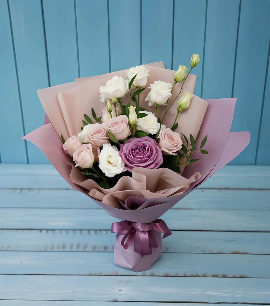 Букет цветов из: Розы и Лизиантусы в Калачинске